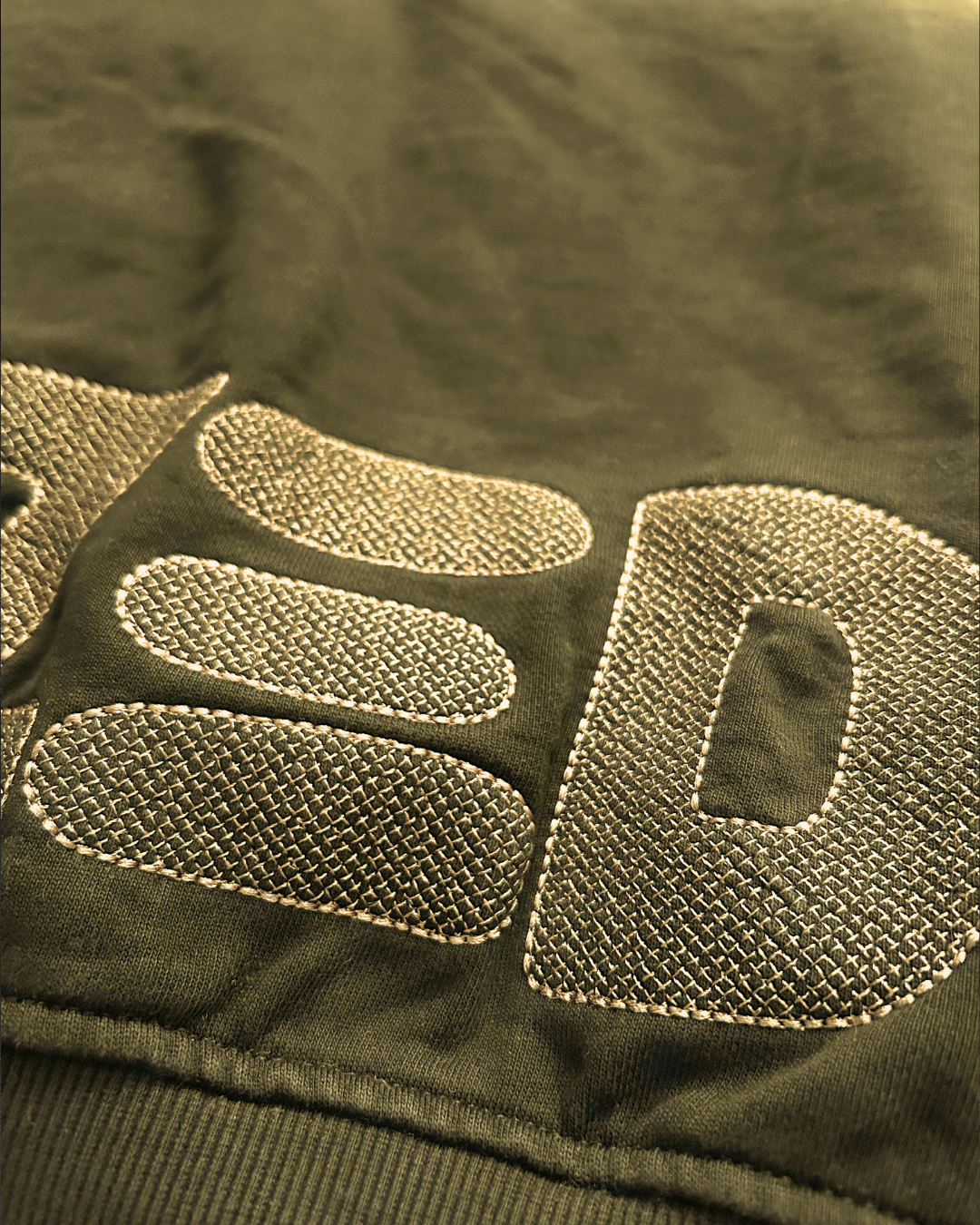 OMBRAGÉ ZIP UP - OLIVE