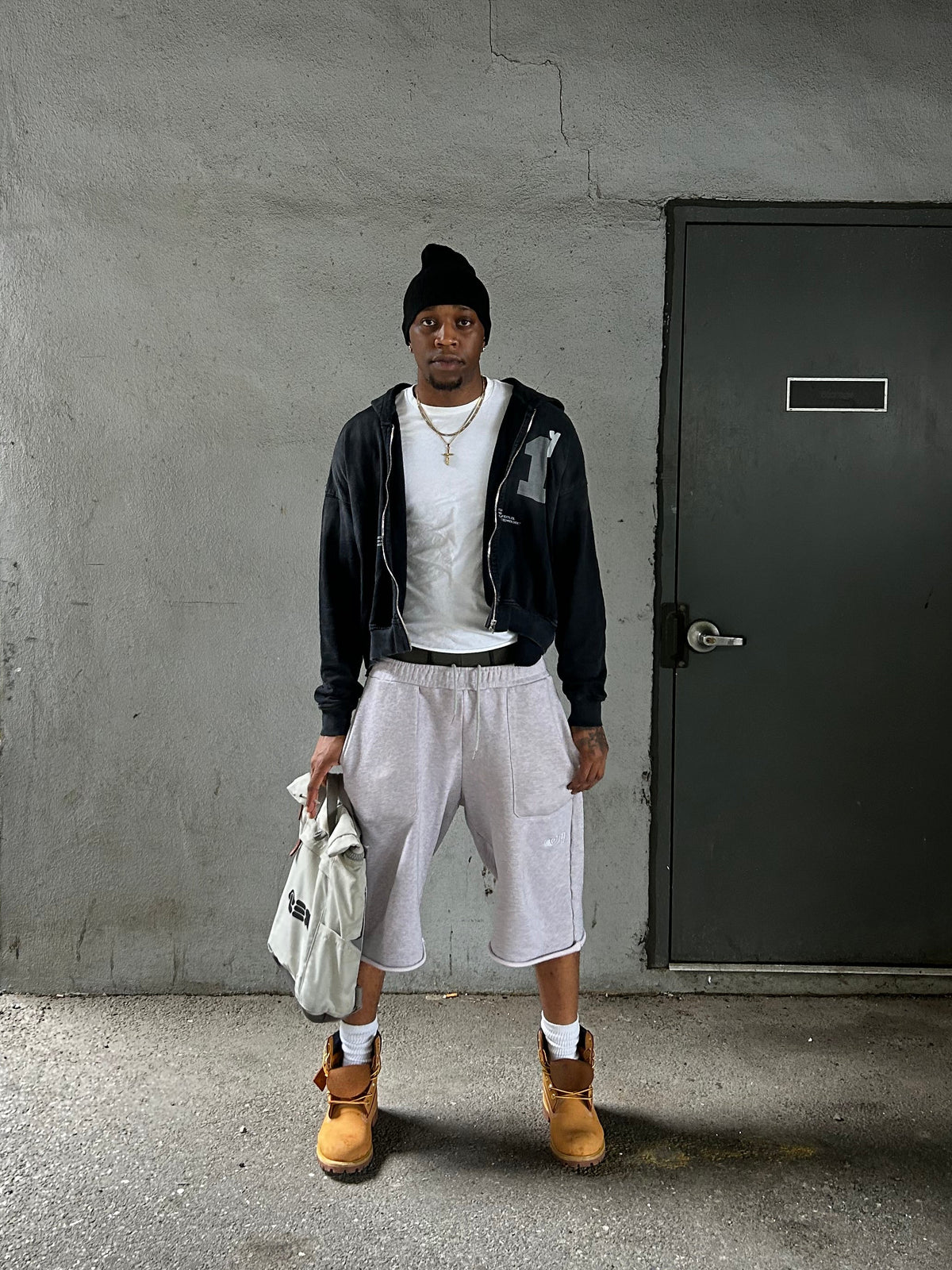 PATENT SHORTS GREY OSTRICH